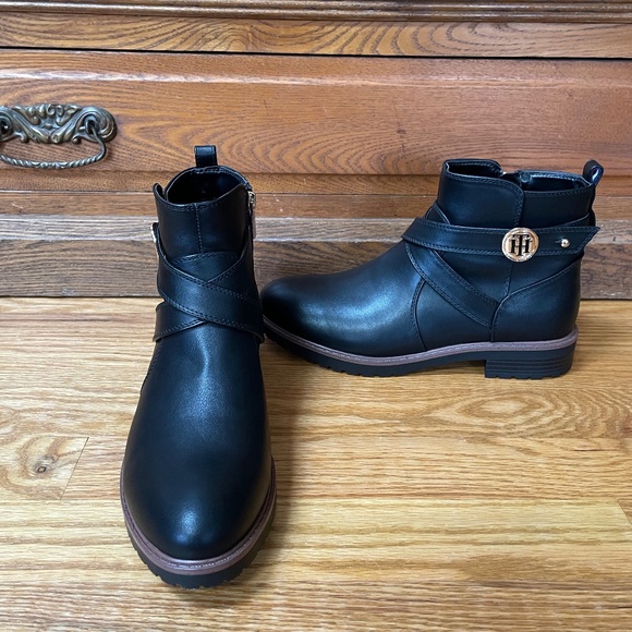 Tommy Hilfiger booties NWOB - Picture 3 of 6
